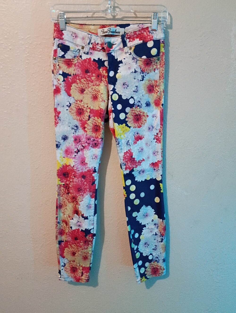 True Freedom Size 1 Floral & Polka Dot Skinny Jeans